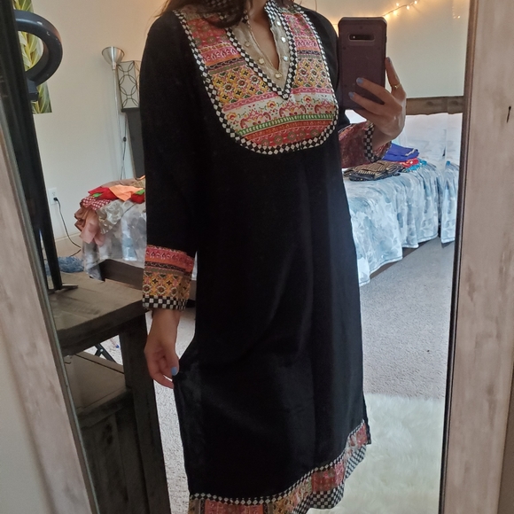 Indian Kurta Black with Orange patterns - Picture 2 of 4
